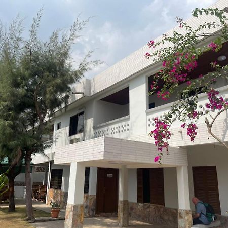 אקרה Omanye Lodge מראה חיצוני תמונה