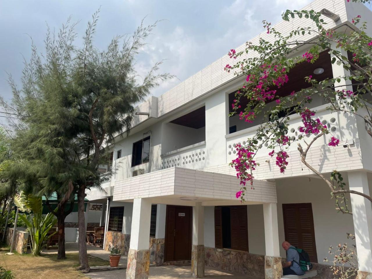 אקרה Omanye Lodge מראה חיצוני תמונה